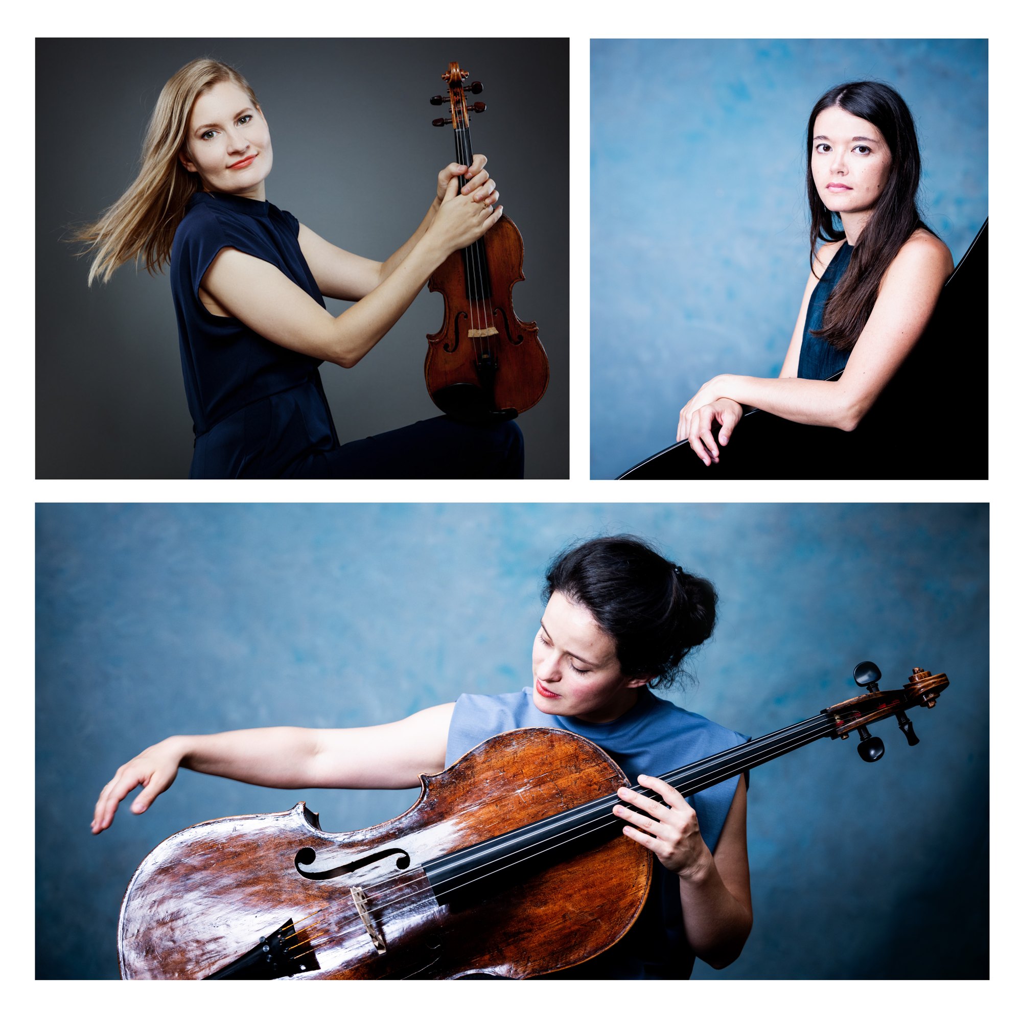 Das accio piano trio: Geigerin Judith Fliedl mit Violine, eine Pianistin am Flügel und eine Cellistin mit ihrem Cello vor blauem Hintergrund